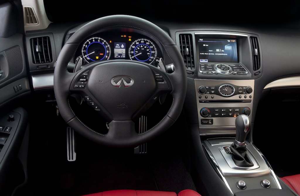A front interior view of the Infiniti G37