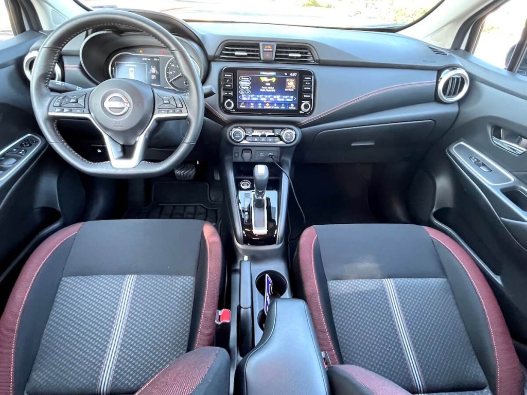 A front interior view in the 2023 Nissan Versa SR