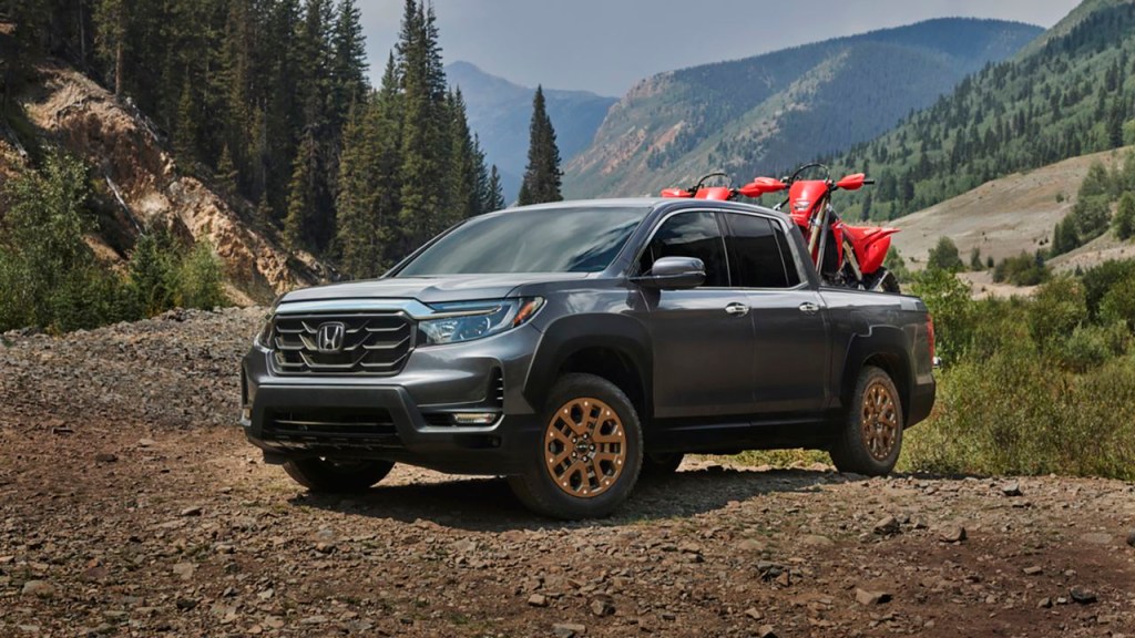 The 2023 Honda Ridgeline with dirt bikes in the bed