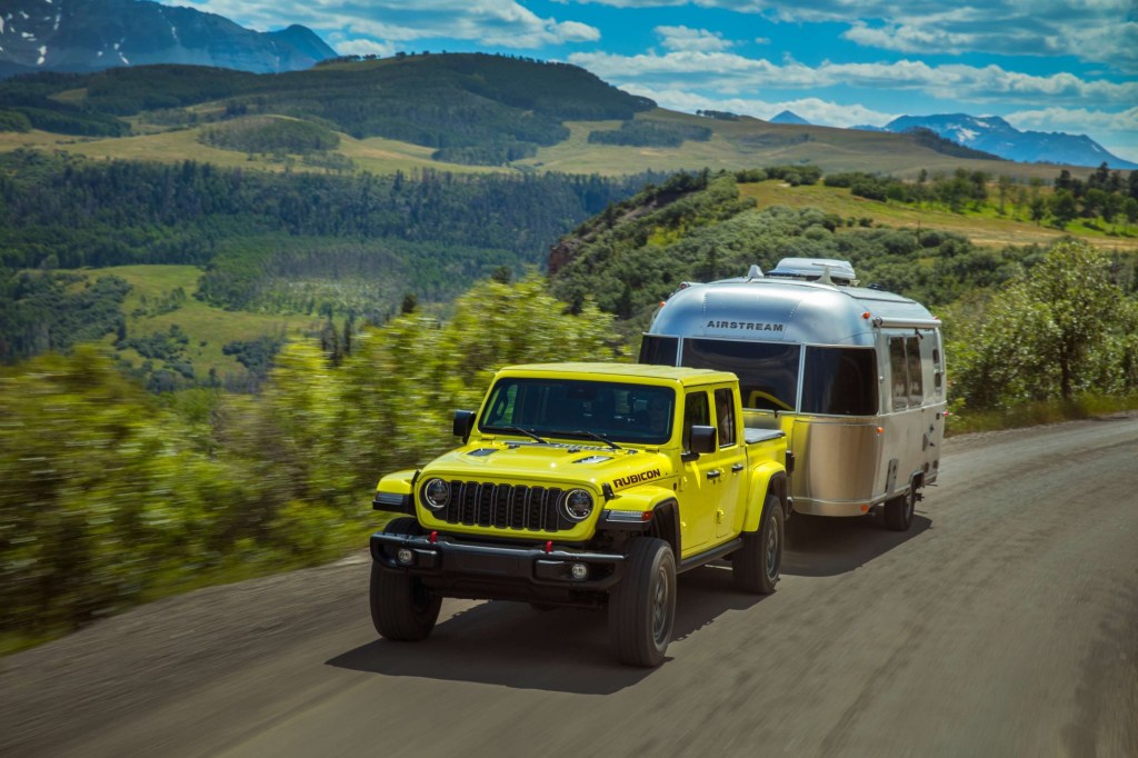 The 2024 Jeep Gladiator pulling a trailer 