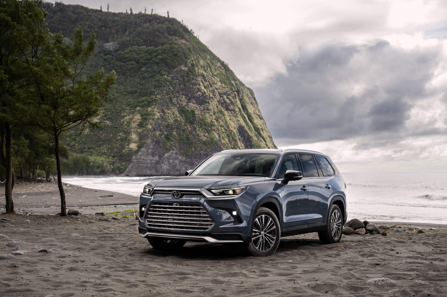 The new 2024 Toyota Grand Highlander on the bech