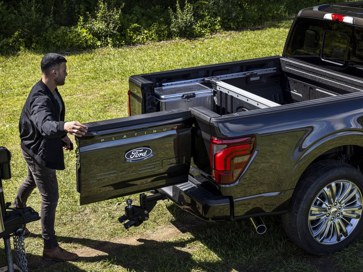 2024 Ford F-150 Pro Access Tailgate