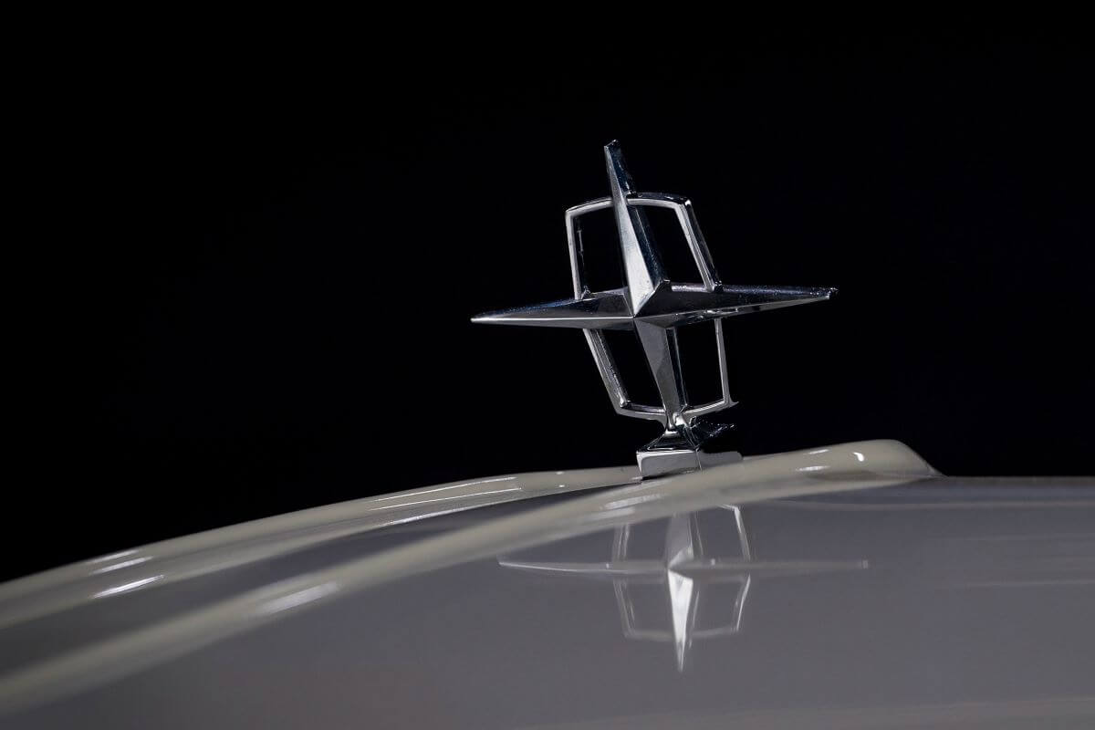The emblem hood ornament of the Lincoln luxury automaker on a Mark VIII predecessor