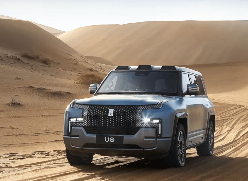2024 BYD YangWang U8 floating SUV front 3/4 view