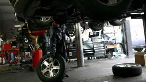 Car tie rod maintenance and replacement