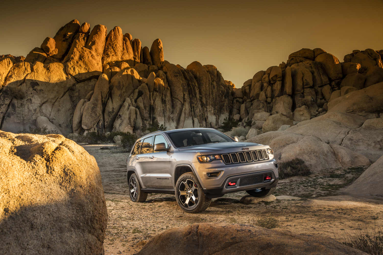 Inexpensive SUVs like the Jeep Grand Cherokee can be found in Florida
