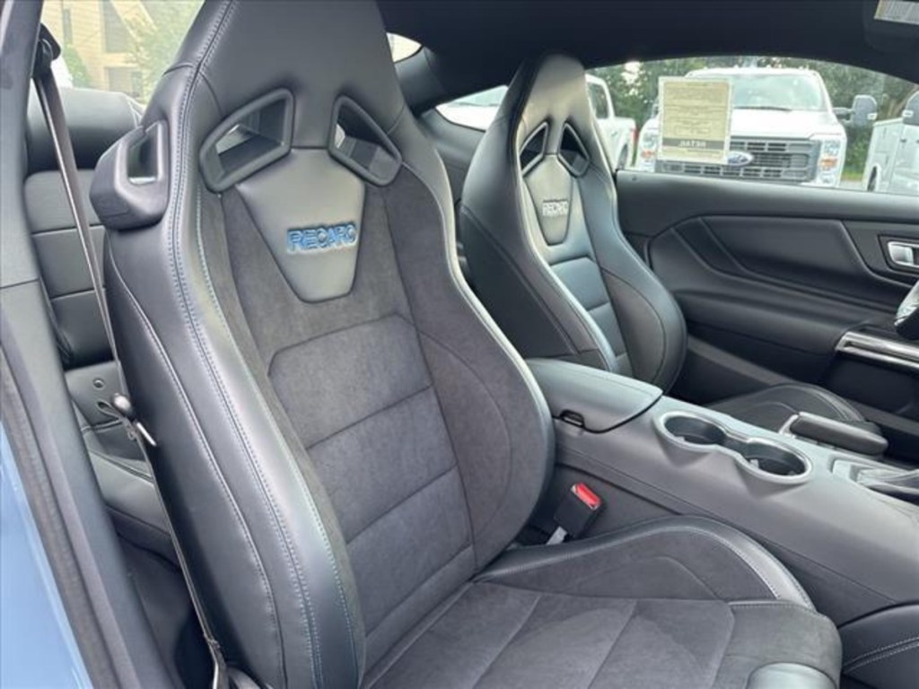 2024 Ford Mustang mismatched seats showing different color logos