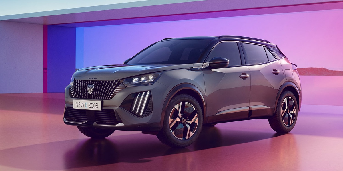2023 Peugeot e-2008 EV SUV studio shot
