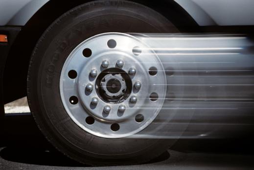 What’s the Difference Between Hubcaps, Rims, and Wheels on a Car?