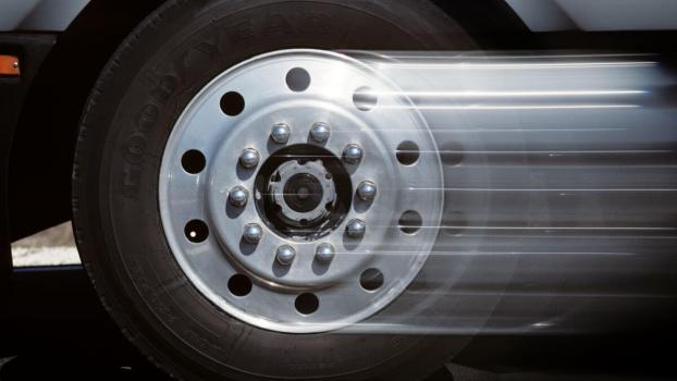 What’s the Difference Between Hubcaps, Rims, and Wheels on a Car?