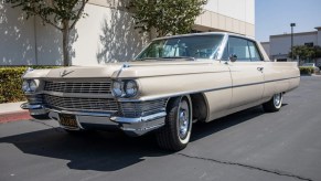 1964 Cadillac Deville is the first car with automatic climate control