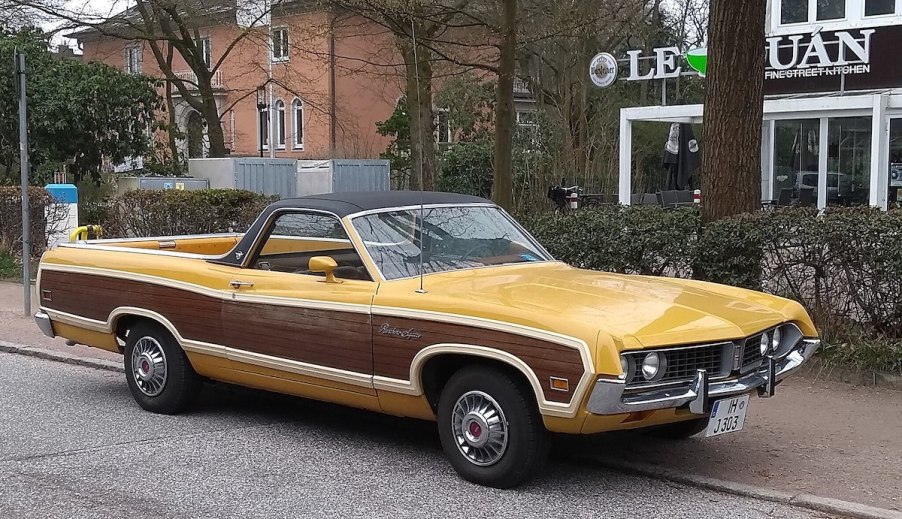 1971 Ford Ranchero Squire, front right