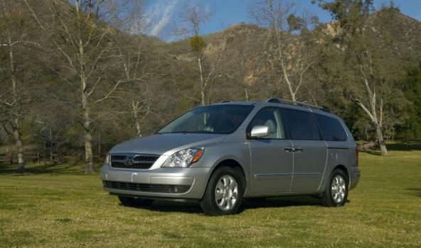 Hyundai’s Failed Attempt at a Minivan Only Lasted 3 Years