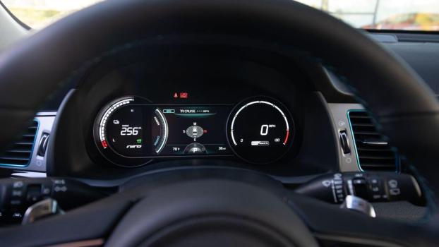 What Do H and L on an Electric Car Dashboard Gauge Mean?