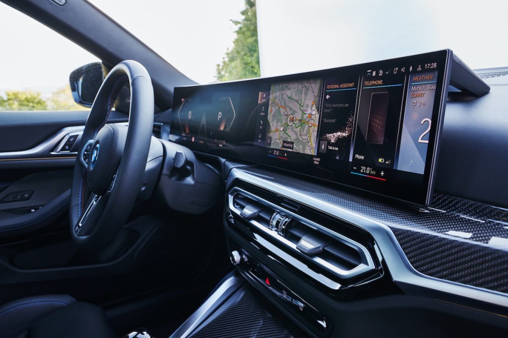 The dash display in the 2023 BMW i4