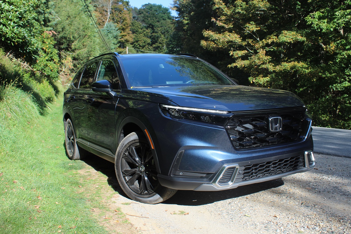 The 2023 Honda CR-V Hybrid parked at a hiking trail