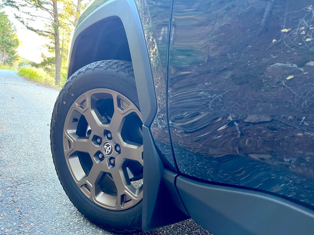 A view of the 18-inch bronze wheel on the 2023 Toyota RAV4 Woodland Edition