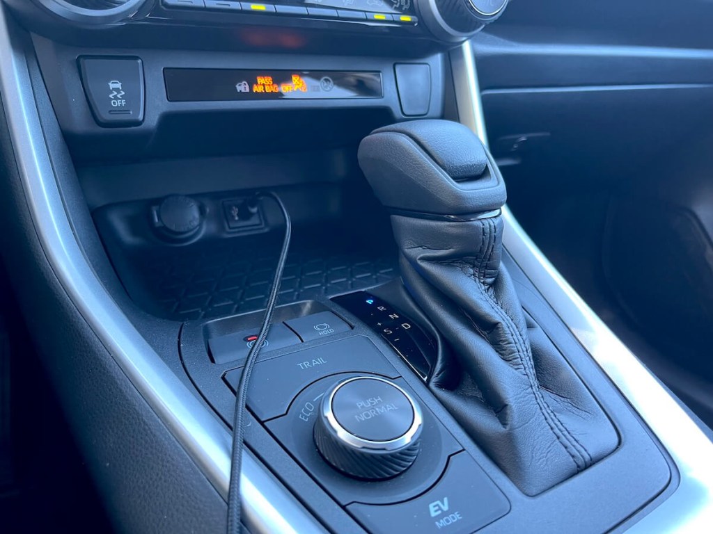 2023 Toyota RAV4 Woodland shifter