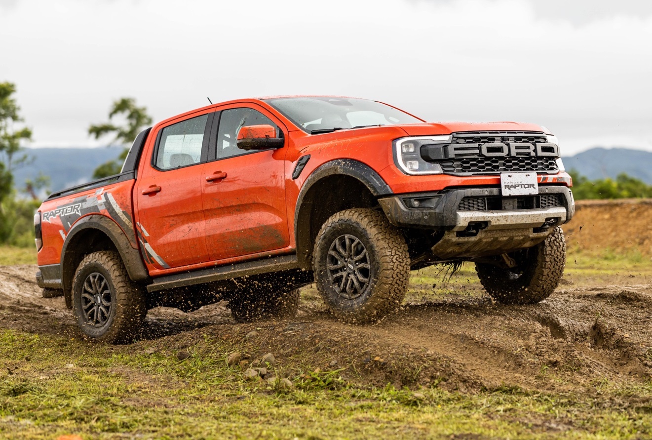 The 2024 Fora Ranger Raptor off-roading in mud