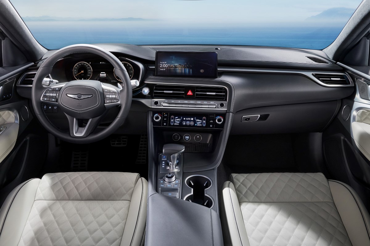 The infotainment center and tech stack in the new G70 luxury car