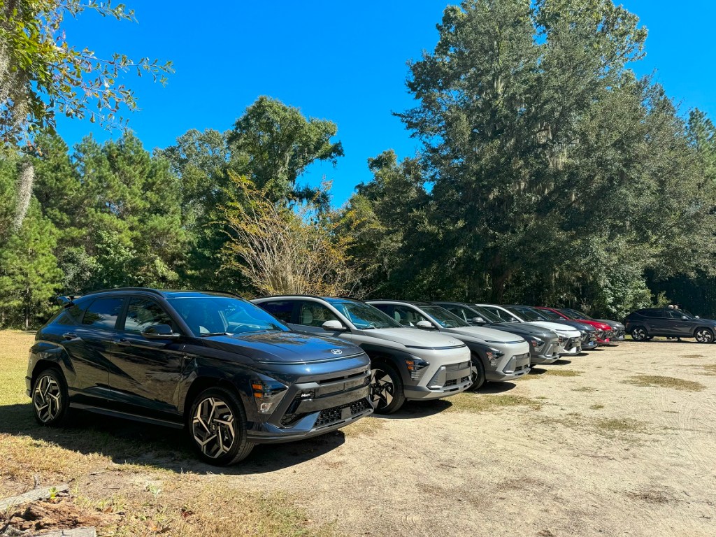 2024 Hyundai Kona models in a line 