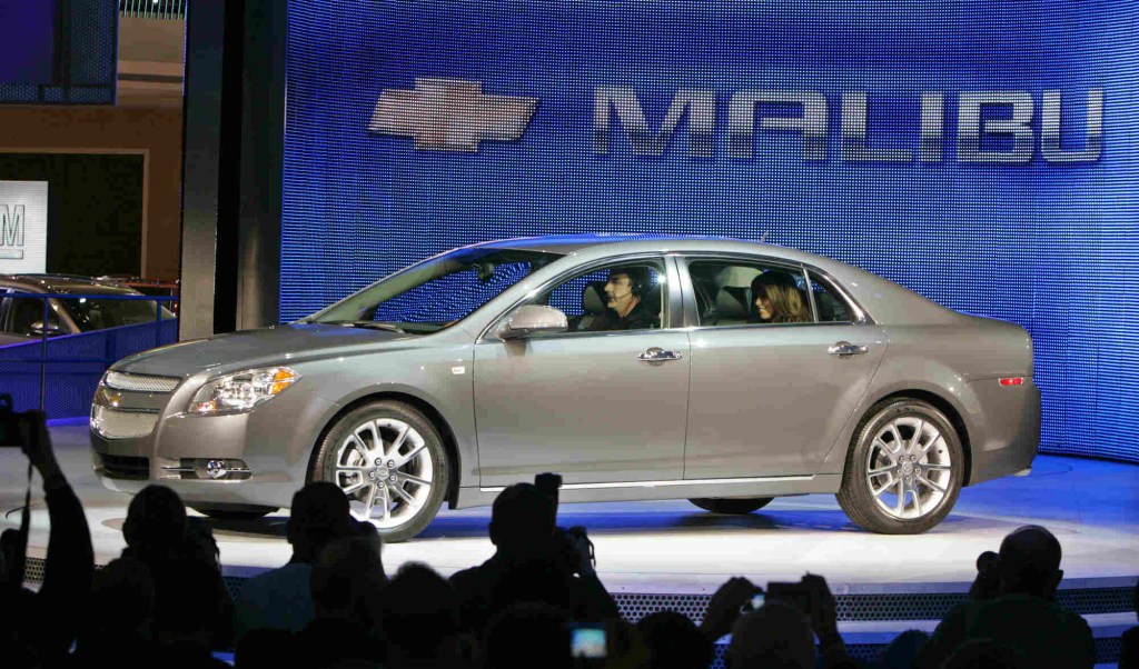 Silver 2008 Chevrolet Malibu front 3/4 view