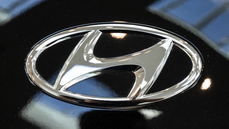 A silver Hyundai Logo is displayed.