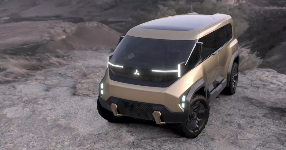 Mitsubishi D:X Delica van concept on off-road trail