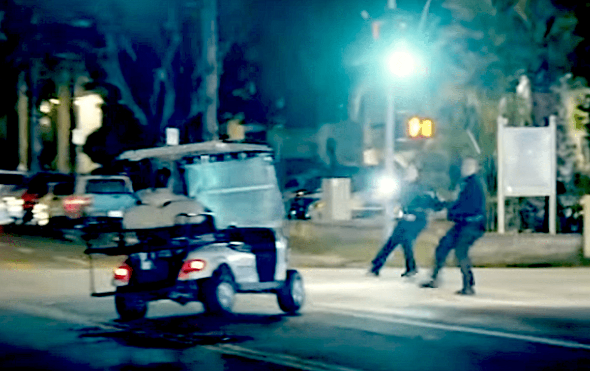 Police chase golf cart at night in Los Angeles