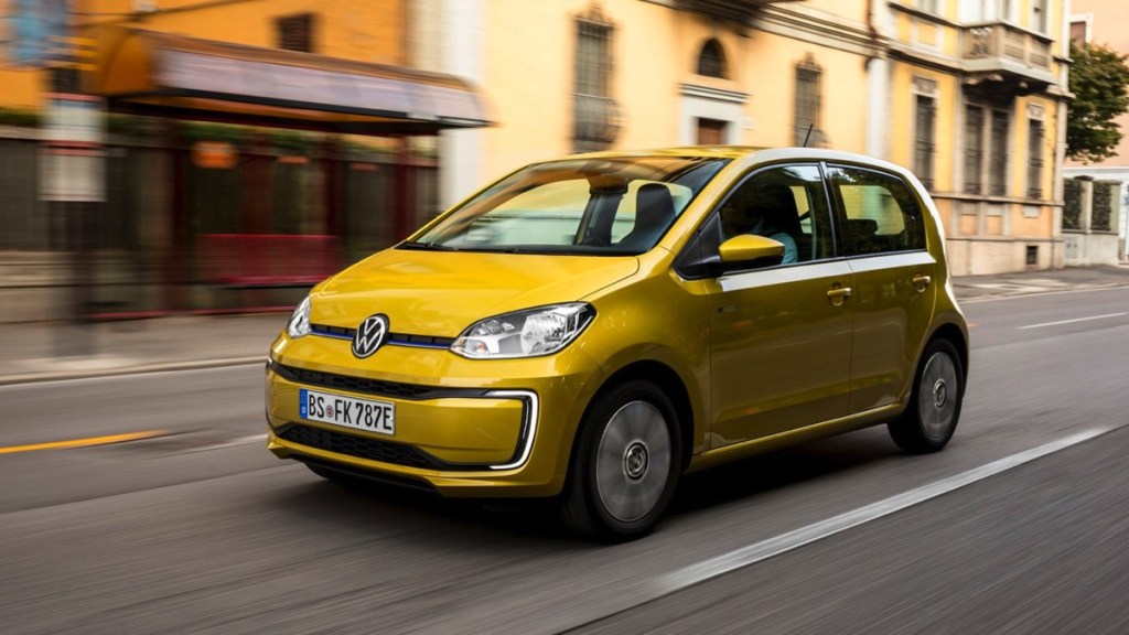 2023 Volkswagen e-Up in city driving