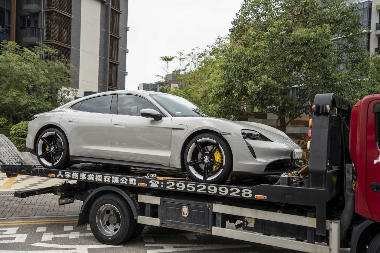 Towing an electric vehicle like this Porsche Taycan is possible