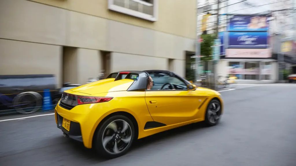 2023 Honda S600 rear 3/4 view