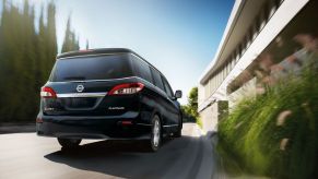 A black 2015 Nissan Quest minivan.