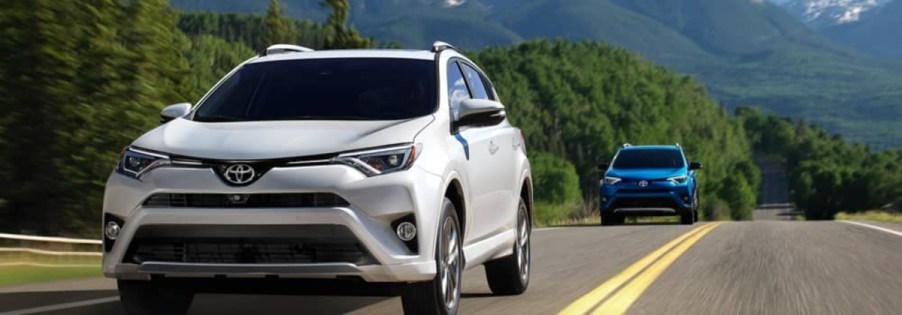 White 2018 Toyota RAV4 front 3/4 view