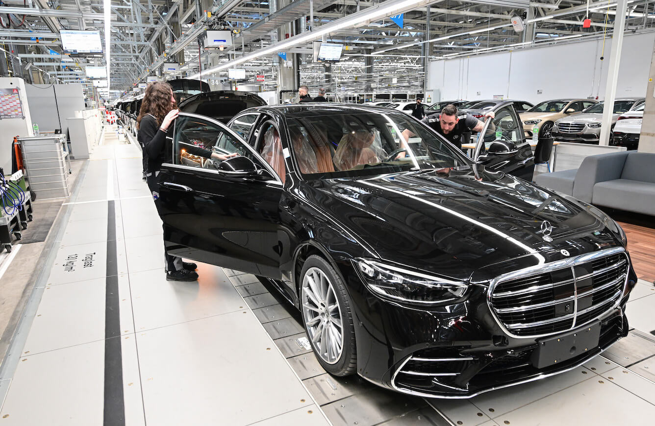 The 2023 Mercedes-Benz S-Class being manufactured at the Merecdes-Benz plant in Sindelfingen. The 2023 Mercedes-Benz S-Class resale value isn't really that high.