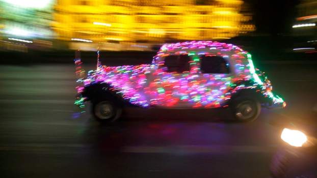 8 Festive Ways to Decorate Your Car for the Holidays