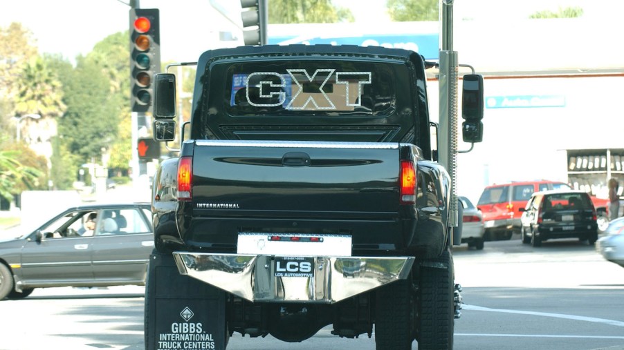 What Are the Pros and Cons of a Dually Pickup Truck?