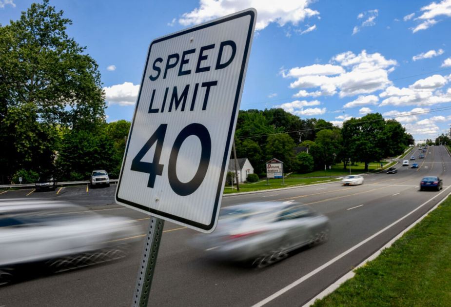 40 mph speed limit sign on highway