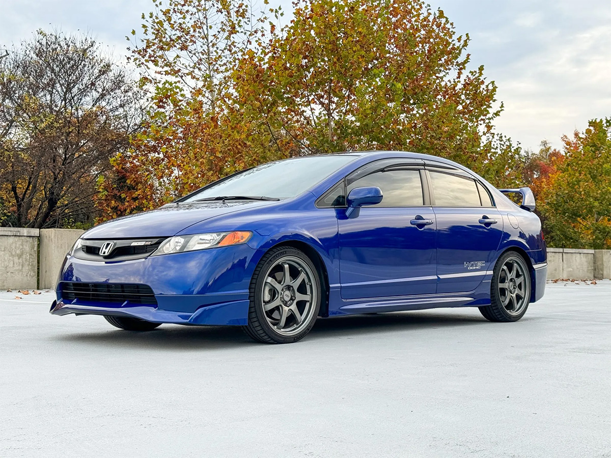 Front 3/4 of rare Honda Civic Si Mugen Limited Edition in Fiji Blue Pearl
