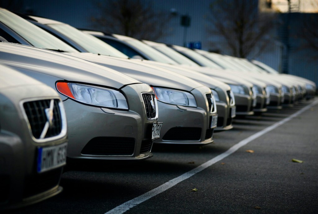 A line Volvos at a car dealership