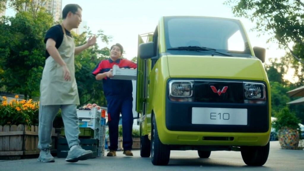 Wuling-GM E10 mini EV delivery van with driver delivering produce