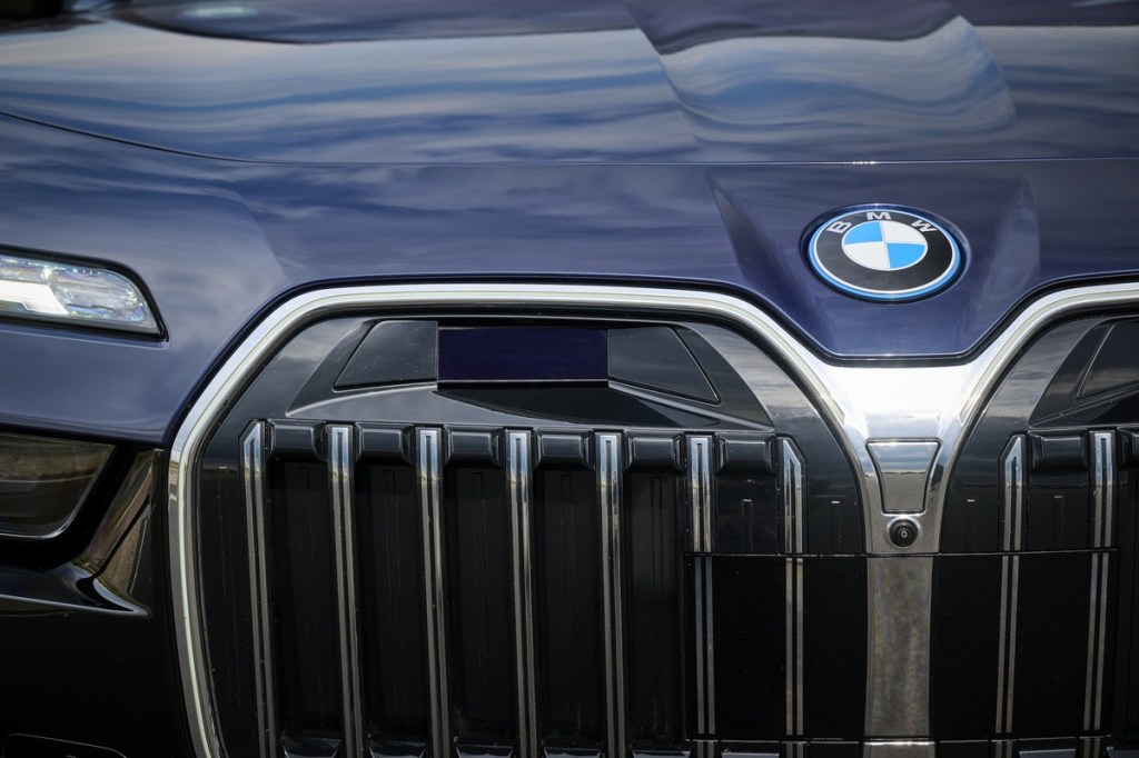 2024 BMW 7 Series grille lidar horns