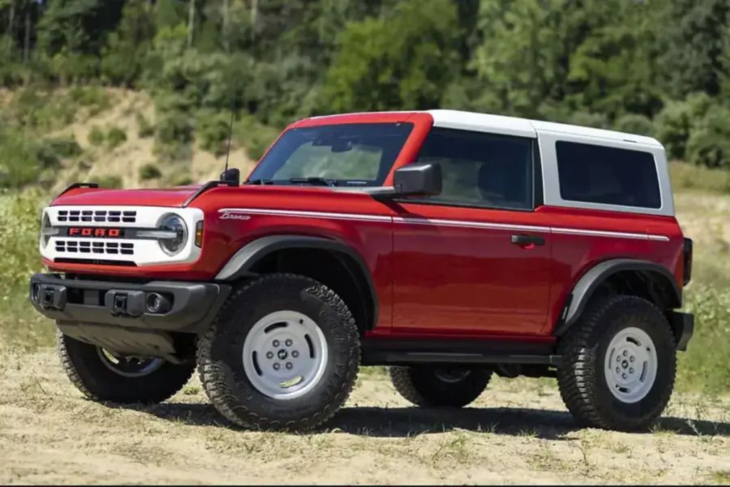 2023 Ford Bronco Heritage front 3/4 view