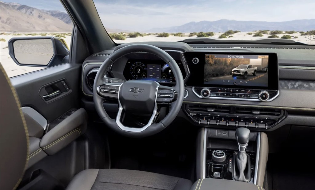 The 2023 Chevy Colorado interior and dash