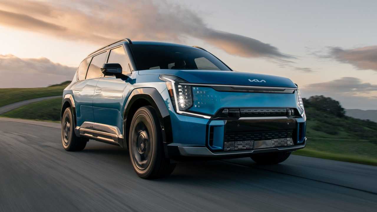 The 2024 Kai EV9 driving on the road