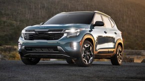 The 2024 Kia Seltos parked at sunset
