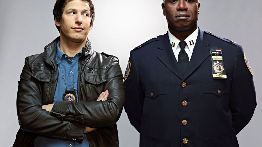 Andre Braugher smiles next to Andy Samberg to promote the 'Brooklyn 99'.