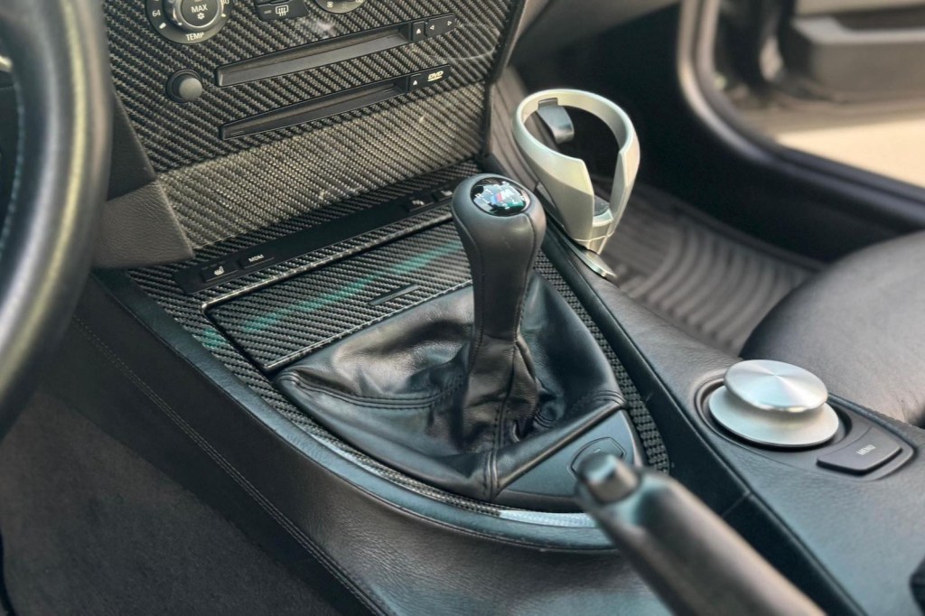 The six-speed stick shift lever in a manual 2007 BMW M6 V10.
