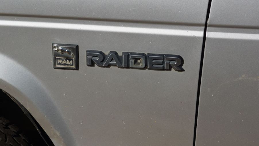 Closeup of the Raider badge on a Dodge Ram SUV.