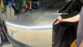 The Tesla Cybertruck frunk closing on fingers